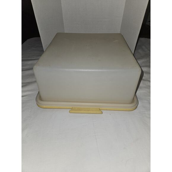 Tupperware Vintage Square Cake Carrier Base # 1241-6 w/Lid 242-5 Harvest Gold - Picture 1 of 4